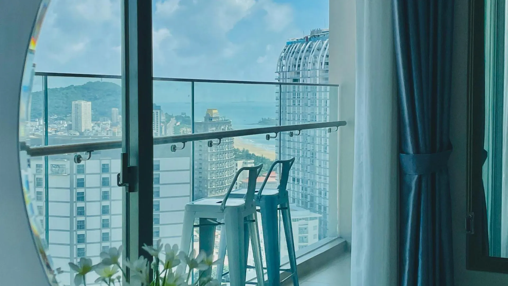 Lux Condotel - The Song 붕타우 0*,  베트남